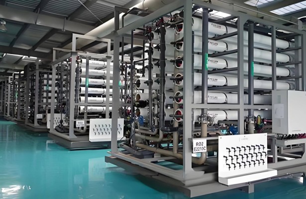Circulating cooling water treatment